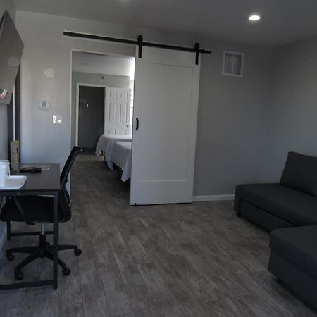 Capri Suites Anaheim Exterior foto